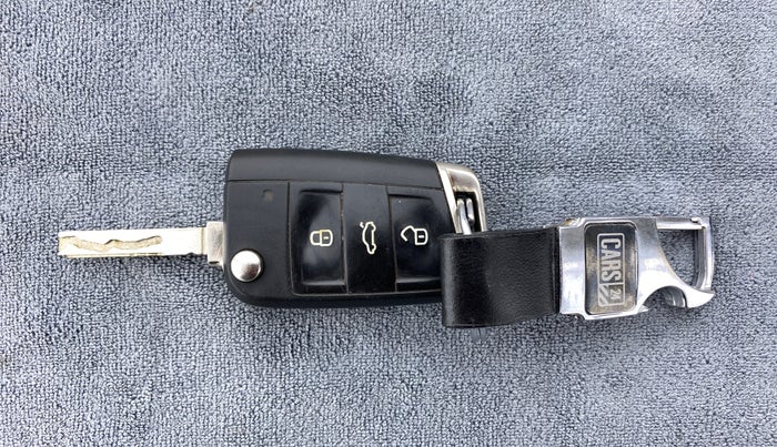 2018 Volkswagen TIGUAN HIGHLINE A/T, Diesel, Automatic, 88,907 km, Key Close Up