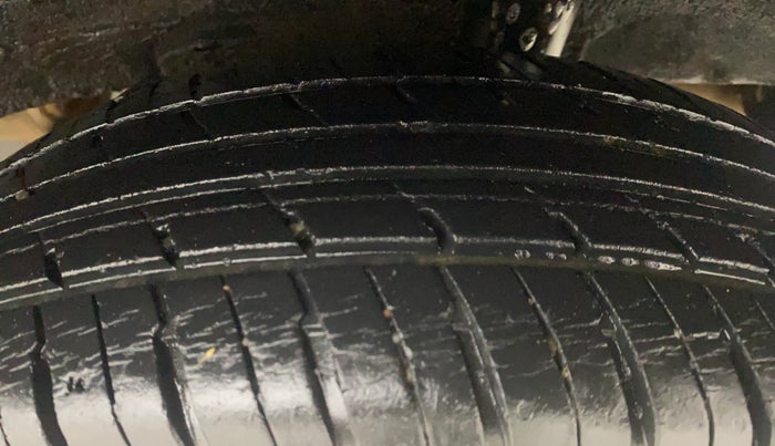 2015 Renault Kwid RXT 0.8, Petrol, Manual, 37,702 km, Left Rear Tyre Tread