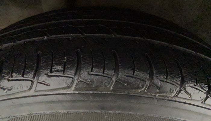 2014 Honda Brio VX AT, Petrol, Automatic, 56,552 km, Left Front Tyre Tread