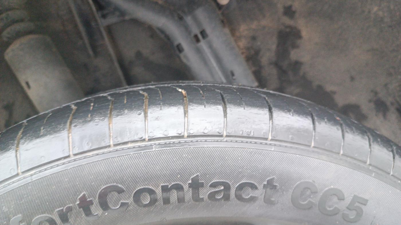 2023 Renault TRIBER RXZ AMT, Petrol, Automatic, 65,496 km, Right Rear Tyre Tread