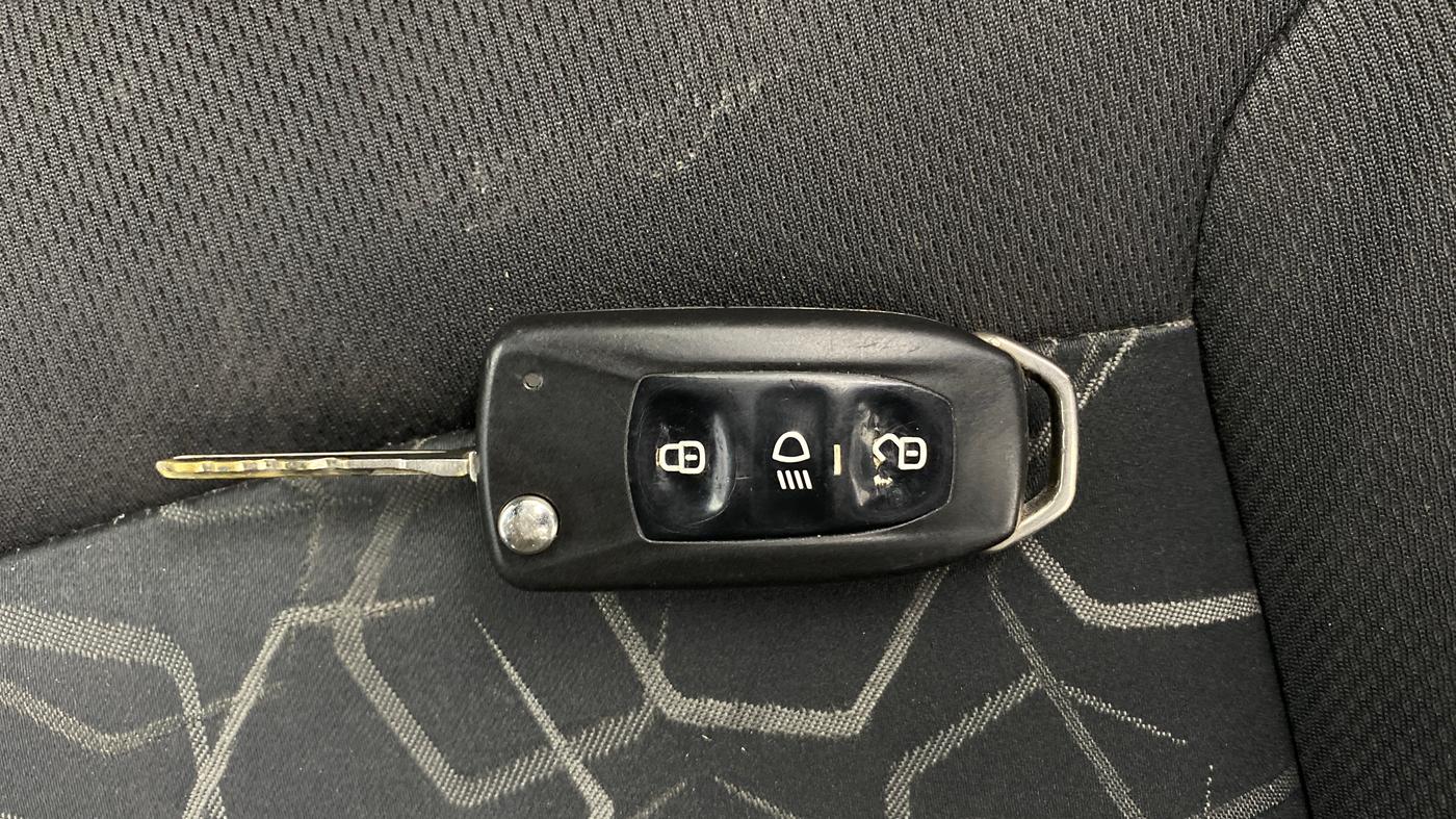2016 Tata Tiago XT PETROL, Petrol, Manual, 89,738 km, Key Close Up