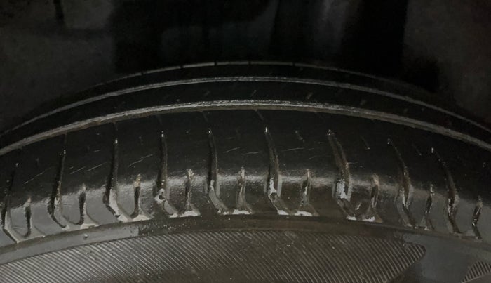 2019 Maruti Swift VXI, Petrol, Manual, 39,125 km, Left Rear Tyre Tread