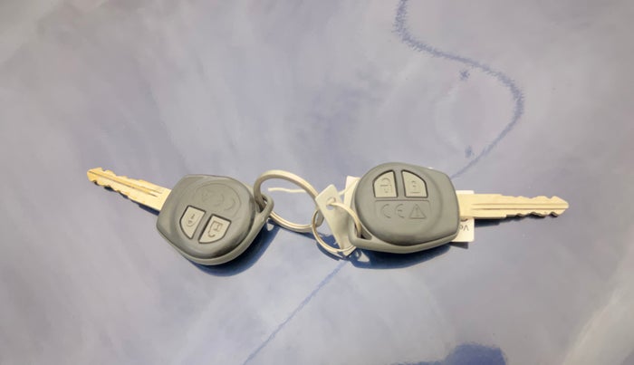 2019 Maruti Swift VXI, Petrol, Manual, 39,125 km, Key Close Up