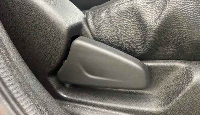 2020 Renault Kwid RXL, Petrol, Manual, 50,927 km, Driver Side Adjustment Panel