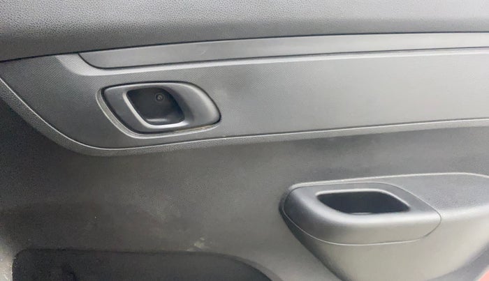 2020 Renault Kwid RXL, Petrol, Manual, 50,927 km, Driver Side Door Panels Control