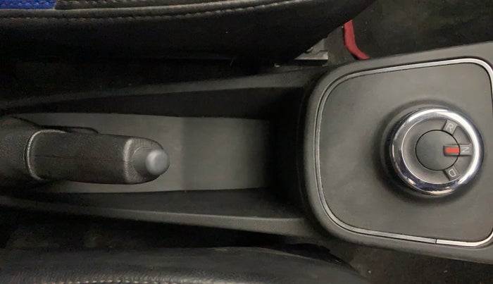 2021 Renault Kwid RXT 1.0 AMT (O), Petrol, Automatic, 43,858 km, Gear Lever