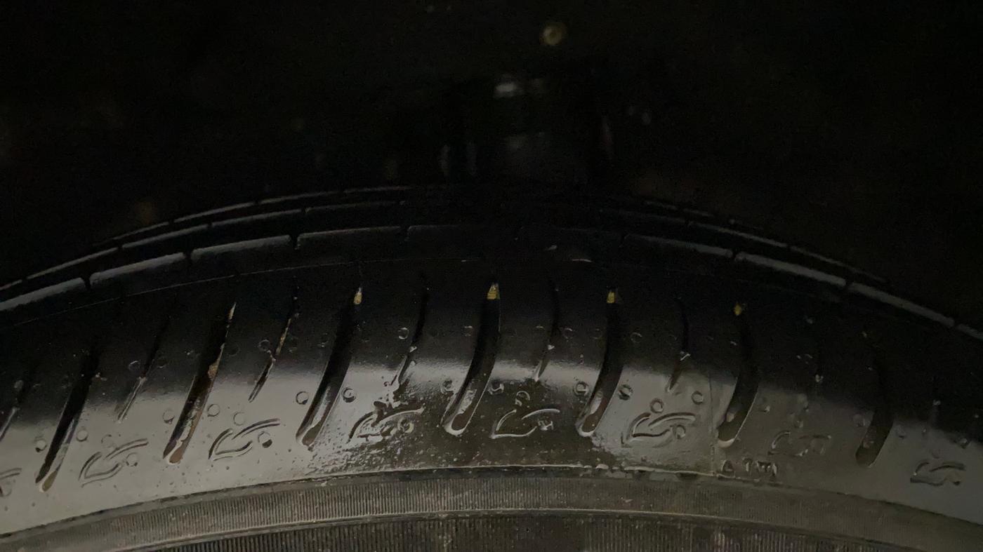 2021 Mahindra XUV700 AX 7 P AT 7 STR, Petrol, Automatic, 60,128 km, Left Rear Tyre Tread