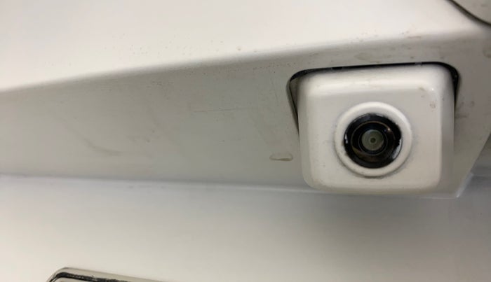 2021 Mahindra XUV700 AX 7 P AT 7 STR, Petrol, Automatic, 60,237 km, Parking Camera