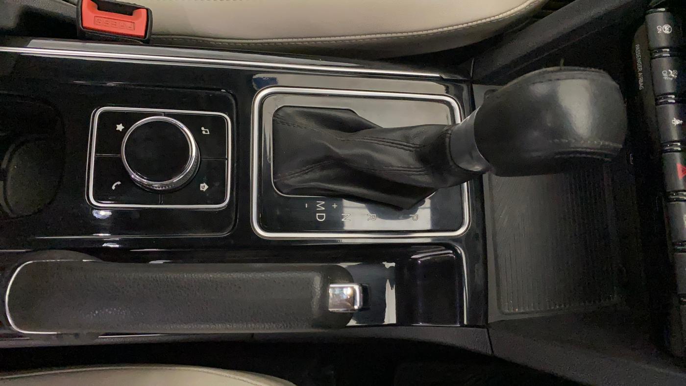 2021 Mahindra XUV700 AX 7 P AT 7 STR, Petrol, Automatic, 60,128 km, Gear Lever