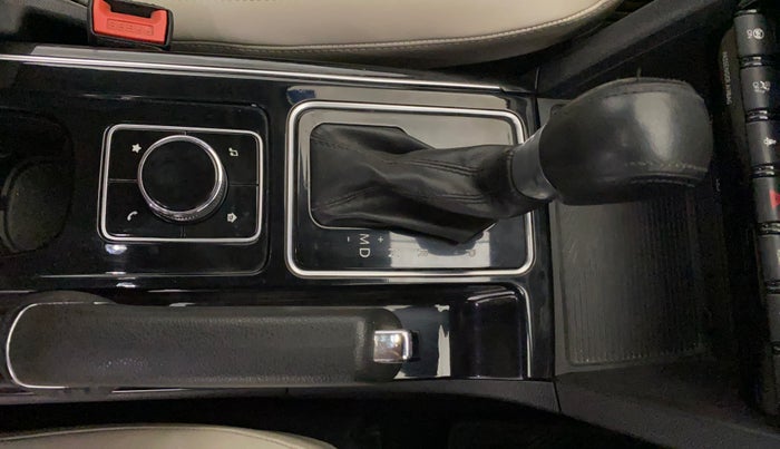 2021 Mahindra XUV700 AX 7 P AT 7 STR, Petrol, Automatic, 60,237 km, Gear Lever