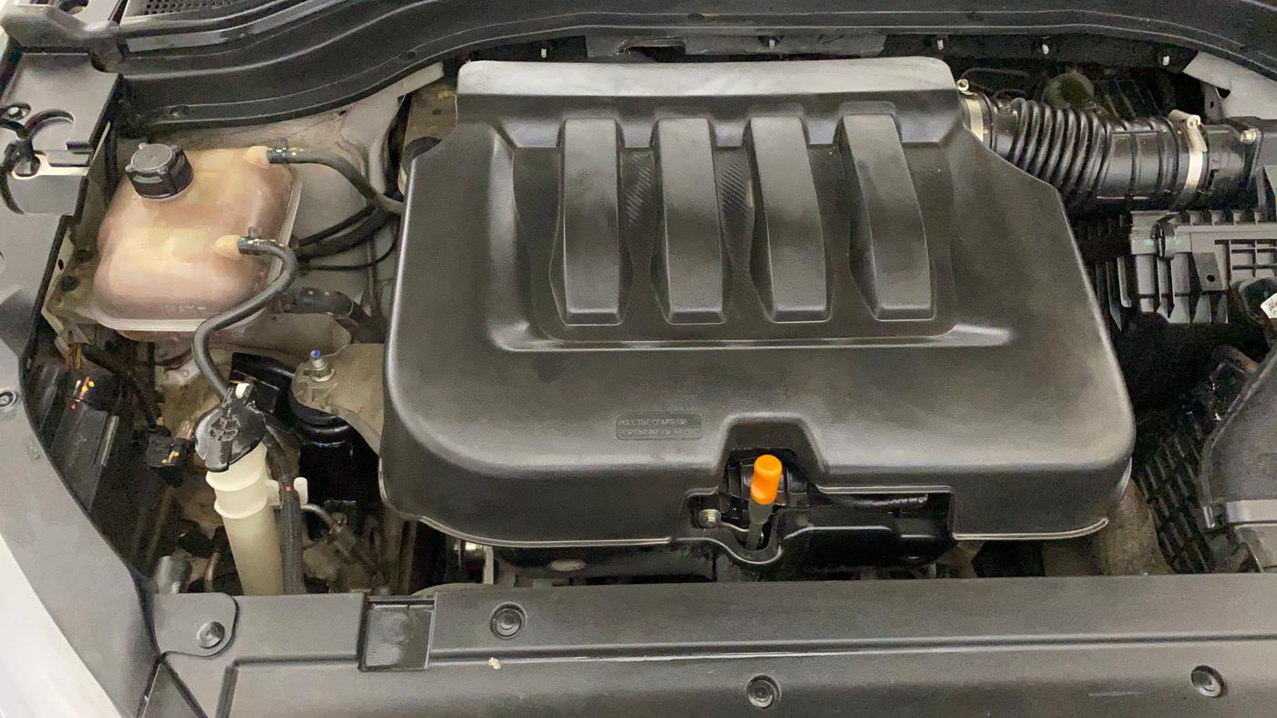 2021 Mahindra XUV700 AX 7 P AT 7 STR, Petrol, Automatic, 60,128 km, Engine View - Right