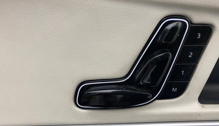 2021 Mahindra XUV700 AX 7 P AT 7 STR, Petrol, Automatic, 60,237 km, Driver Side Adjustment Panel