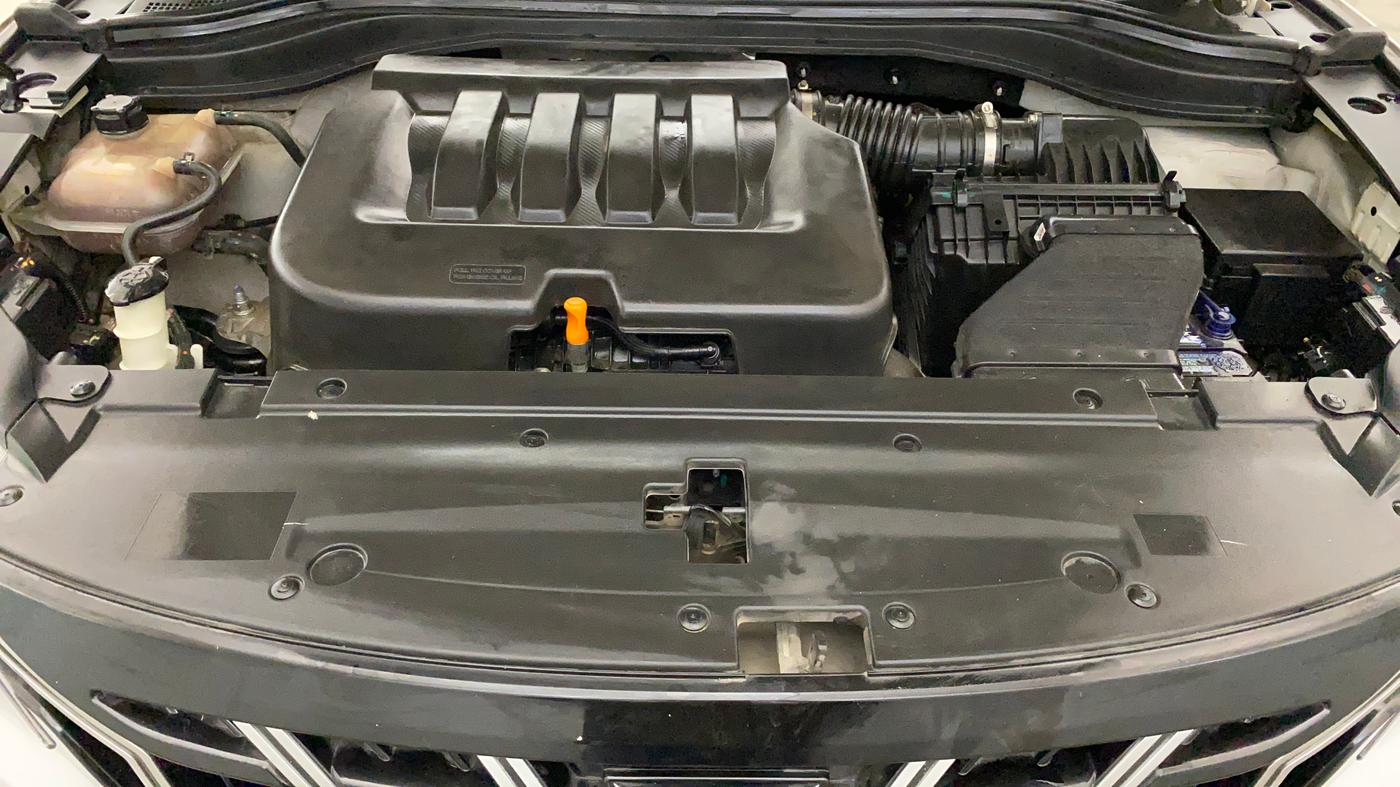 2021 Mahindra XUV700 AX 7 P AT 7 STR, Petrol, Automatic, 60,128 km, Engine View