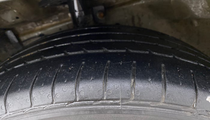 2020 Maruti Ciaz ALPHA 1.5 MT VTVT SHVS, Petrol, Manual, 86,290 km, Left Front Tyre Tread