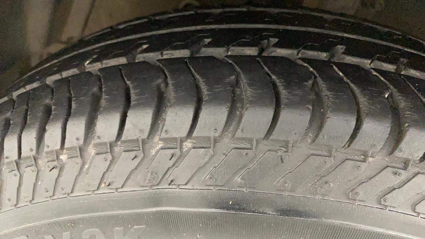 2016 Maruti Swift VXI, Petrol, Manual, 65,555 km, Left Front Tyre Tread