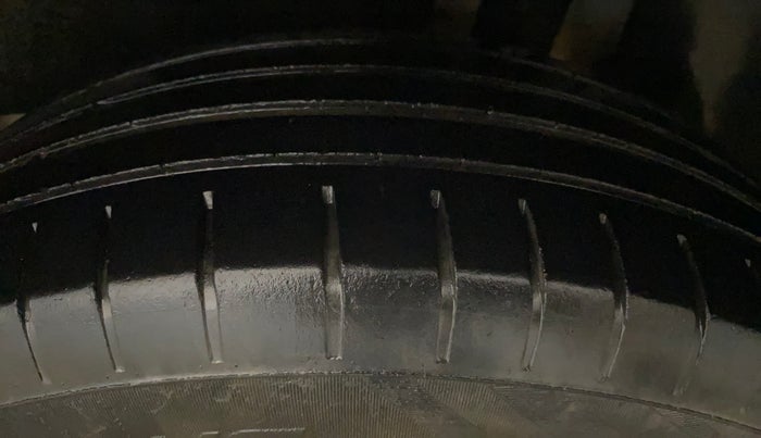 2022 Maruti Dzire ZXI CNG, CNG, Manual, 67,647 km, Left Rear Tyre Tread