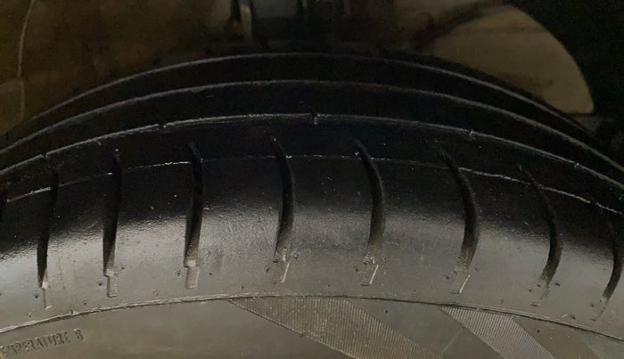 2022 Maruti Dzire ZXI CNG, CNG, Manual, 67,647 km, Right Front Tyre Tread