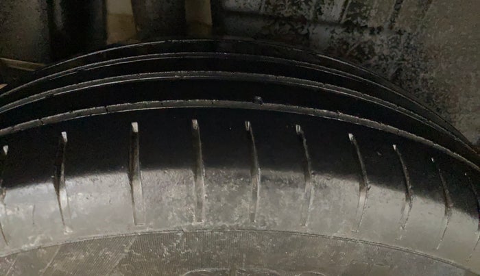 2022 Maruti Dzire ZXI CNG, CNG, Manual, 67,647 km, Right Rear Tyre Tread