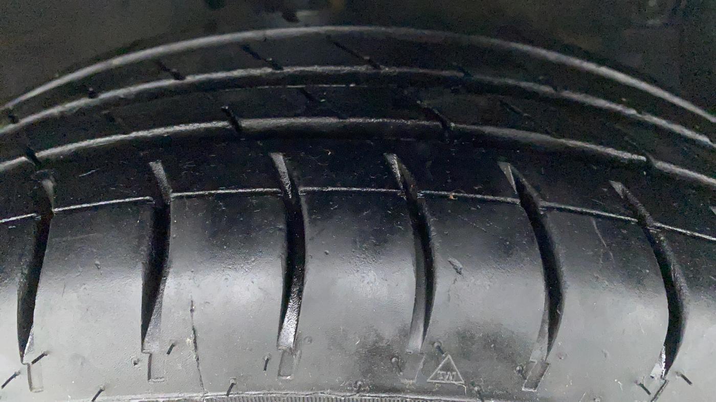 2013 Maruti Ertiga VXI, Petrol, Manual, 47,009 km, Right Rear Tyre Tread