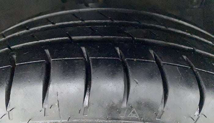 2013 Maruti Ertiga VXI, Petrol, Manual, 47,009 km, Right Rear Tyre Tread