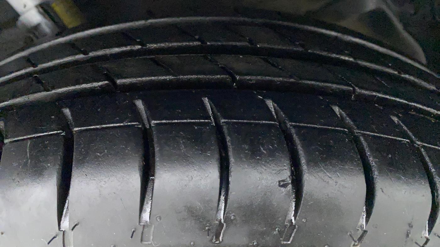 2013 Maruti Ertiga VXI, Petrol, Manual, 47,009 km, Left Rear Tyre Tread