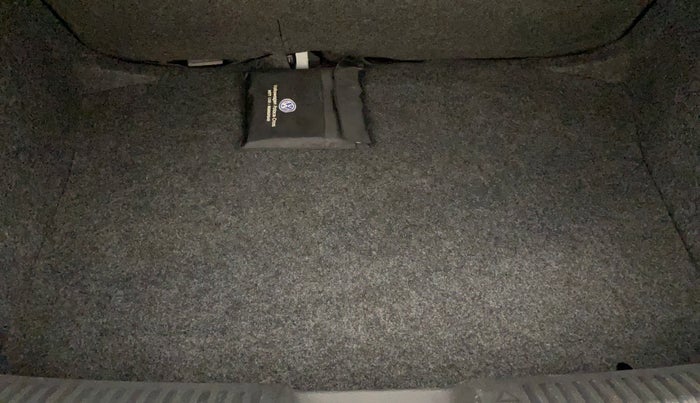 2015 Volkswagen Polo HIGHLINE1.5L, Diesel, Manual, 88,284 km, Boot Inside