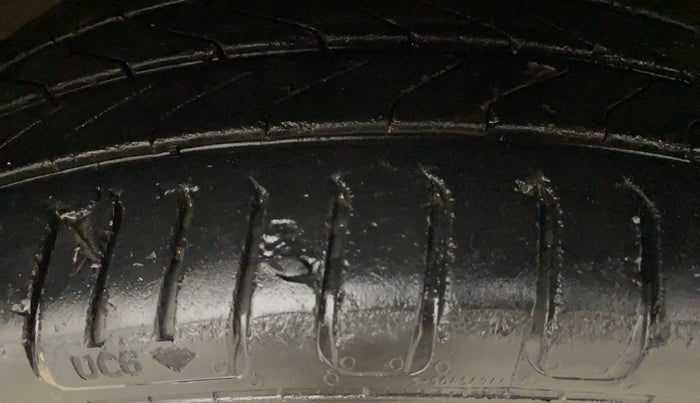 2015 Volkswagen Polo HIGHLINE1.5L, Diesel, Manual, 88,284 km, Right Front Tyre Tread