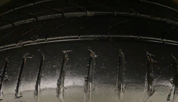 2015 Volkswagen Polo HIGHLINE1.5L, Diesel, Manual, 88,284 km, Left Front Tyre Tread