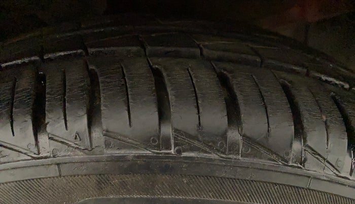2011 Hyundai i10 SPORTZ 1.2, Petrol, Manual, 50,415 km, Left Front Tyre Tread