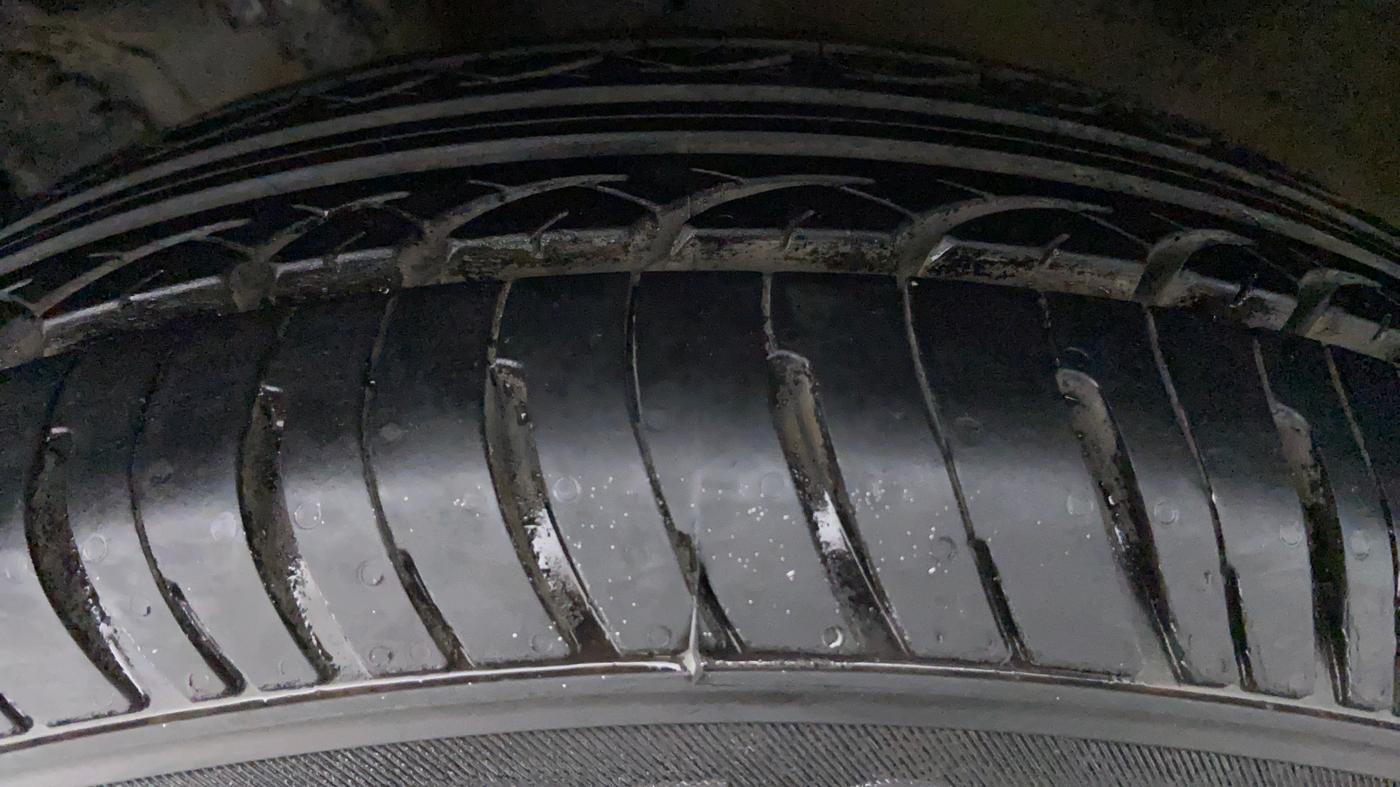 2014 Hyundai Elite i20 MAGNA 1.2, Petrol, Manual, 44,584 km, Left Front Tyre Tread