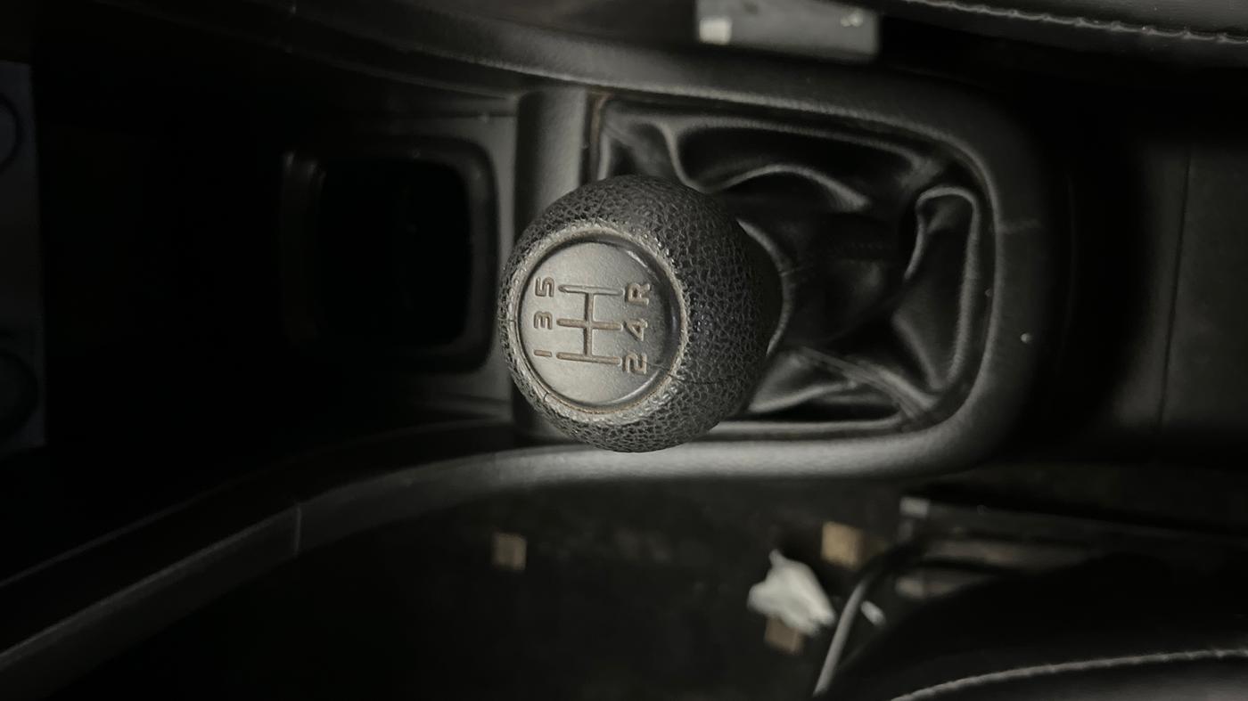 2017 Maruti Swift LXI, CNG, Manual, 71,407 km, Gear Lever