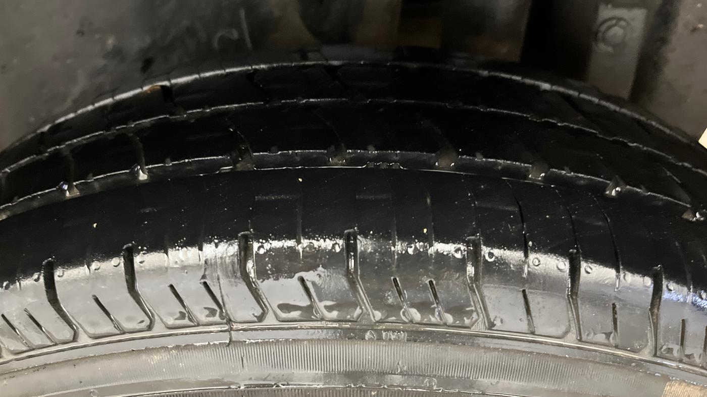 2017 Maruti Swift LXI, CNG, Manual, 71,407 km, Left Rear Tyre Tread