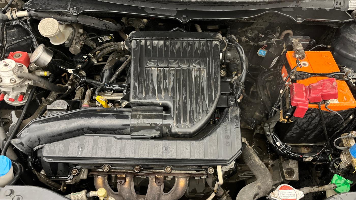 2017 Maruti Swift LXI, CNG, Manual, 71,407 km, Engine View
