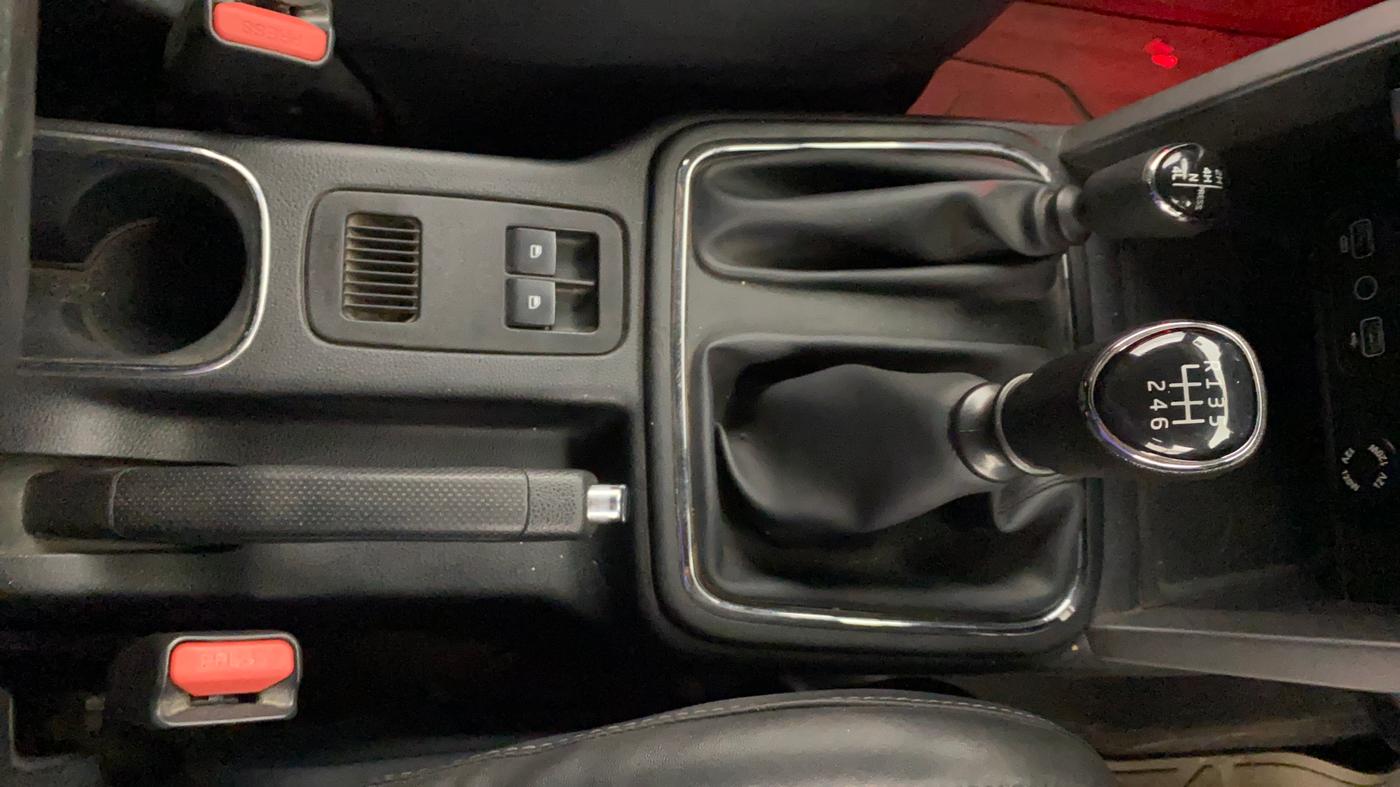2021 Mahindra Thar LX HT PETROL 4WD MT, Petrol, Manual, 30,711 km, Gear Lever