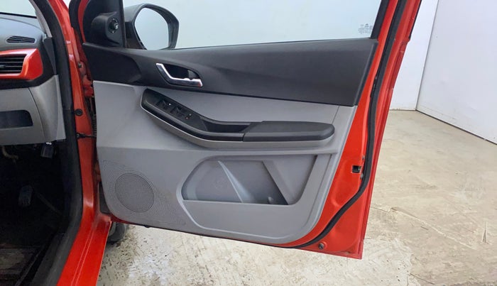 2021 Tata Tiago XZA PLUS PETROL, Petrol, Automatic, 38,943 km, Driver Side Door Panels Control