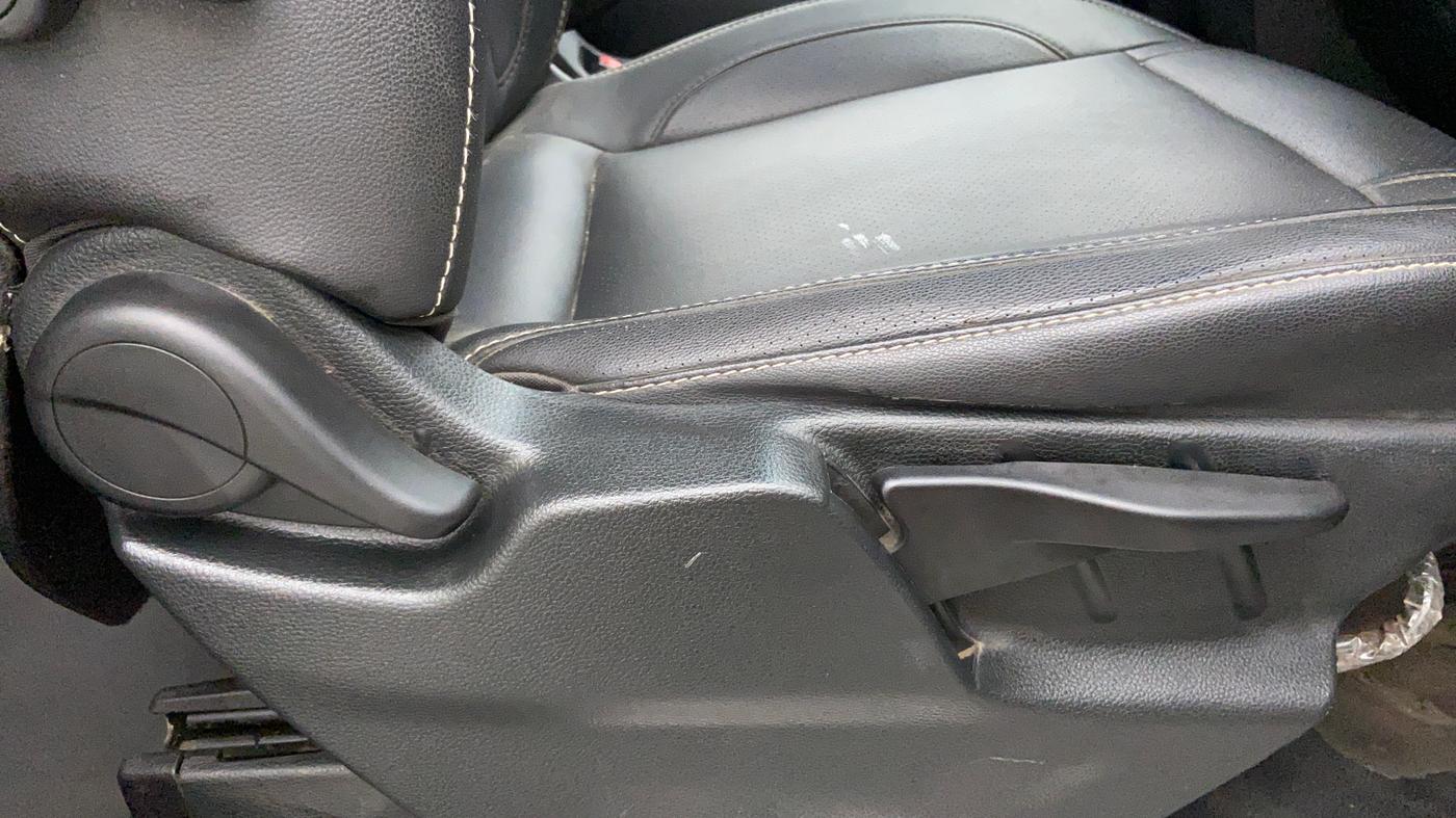 2018 Tata Hexa Varicor 400 XTA, Diesel, Automatic, 86,830 km, Driver Side Adjustment Panel