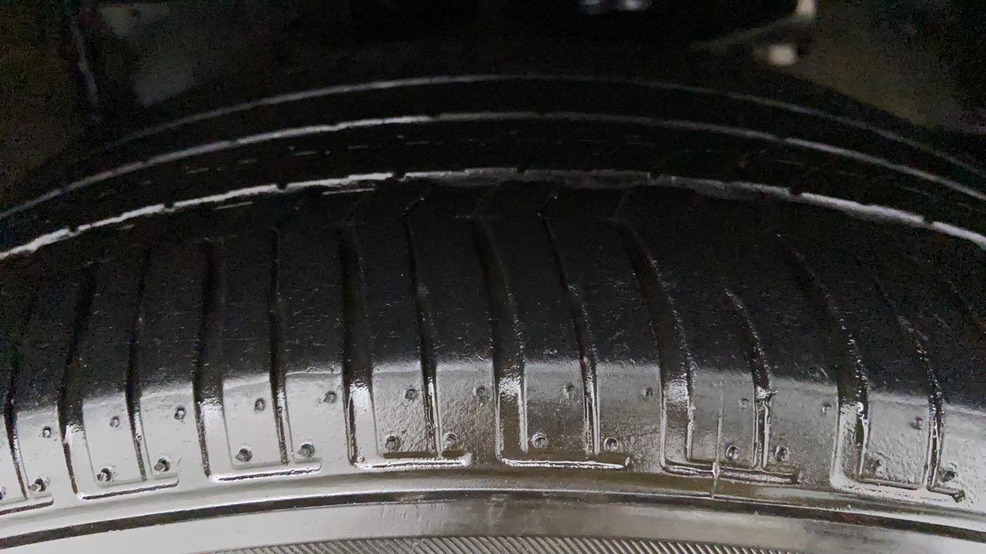 2018 Tata Hexa Varicor 400 XTA, Diesel, Automatic, 86,830 km, Right Front Tyre Tread