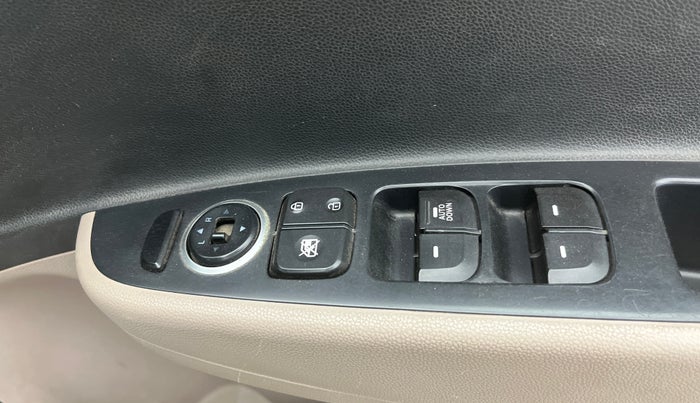 2016 Hyundai Grand i10 SPORTZ 1.2 KAPPA VTVT, Petrol, Manual, 67,082 km, Driver Side Door Panels Control