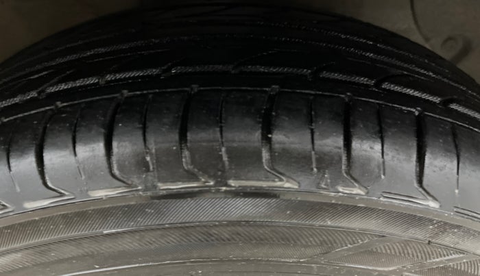 2016 Hyundai Grand i10 SPORTZ 1.2 KAPPA VTVT, Petrol, Manual, 67,082 km, Right Front Tyre Tread