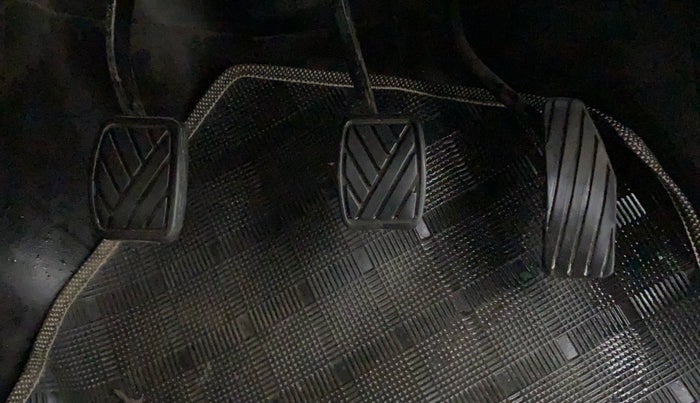 2015 Maruti Wagon R 1.0 VXI, CNG, Manual, 75,748 km, Pedals