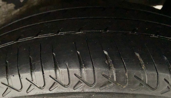 2015 Maruti Wagon R 1.0 VXI, CNG, Manual, 75,748 km, Left Rear Tyre Tread
