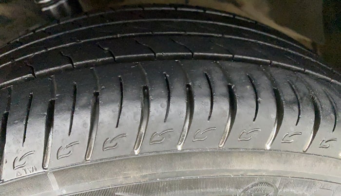 2020 Maruti Vitara Brezza ZXI+ DUAL TONE, Petrol, Manual, 30,331 km, Left Front Tyre Tread