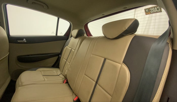 2011 Hyundai i20 ASTA 1.2, Petrol, Manual, 31,750 km, Right Side Rear Door Cabin
