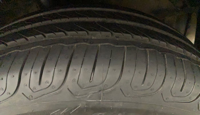 2011 Hyundai i20 ASTA 1.2, Petrol, Manual, 31,750 km, Left Front Tyre Tread