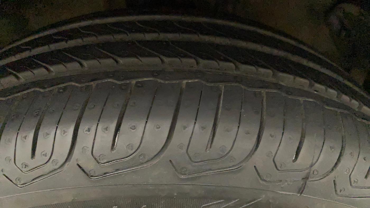 2011 Hyundai i20 ASTA 1.2, Petrol, Manual, 31,750 km, Right Front Tyre Tread