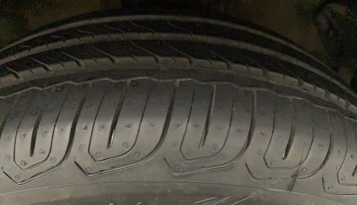 2011 Hyundai i20 ASTA 1.2, Petrol, Manual, 31,750 km, Right Front Tyre Tread