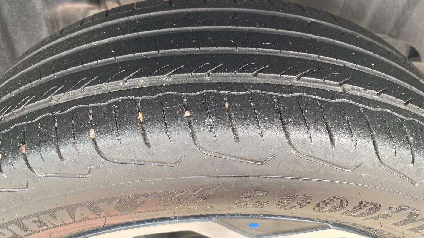 2024 Maruti FRONX ALPHA 1.0L TURBO 6 AT, Petrol, Automatic, 35,063 km, Right Rear Tyre Tread