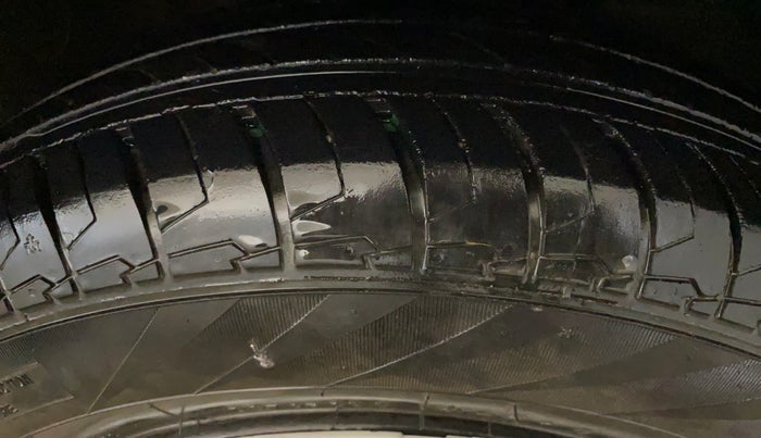 2021 Maruti Swift VXI, Petrol, Manual, 24,135 km, Right Front Tyre Tread