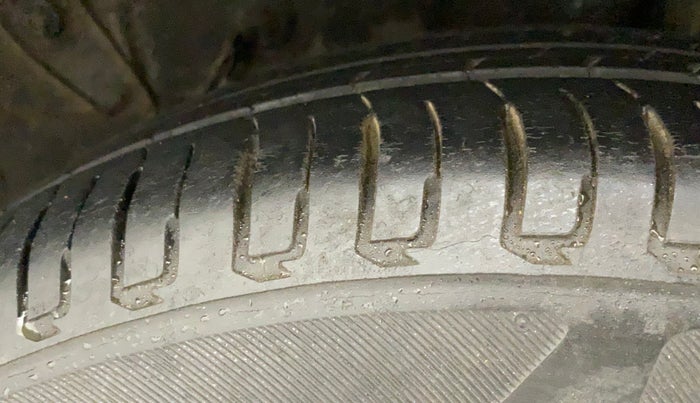 2011 Toyota Etios V, Petrol, Manual, 72,416 km, Left Rear Tyre Tread