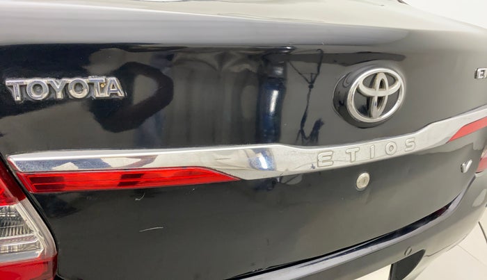 2011 Toyota Etios V, Petrol, Manual, 72,416 km, Dicky (Boot door) - Slightly dented